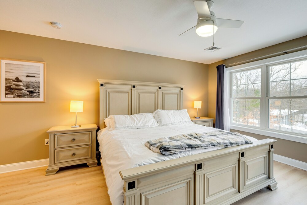 Mtn-view Gem w/ Hot Tub & Fire Pit in North Conway