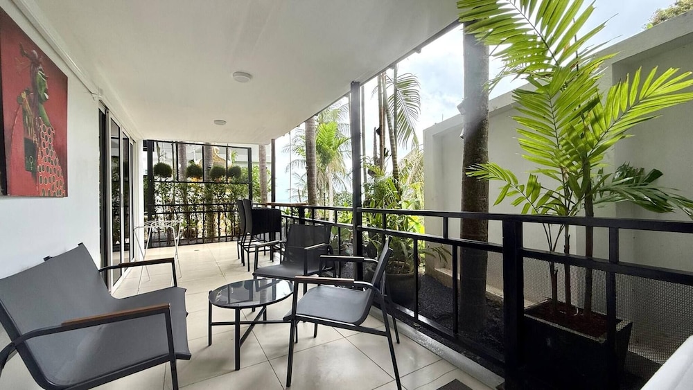 B11 Sunset Plaza Partial Seaview 1 Bedroom 1 Bathroom With Large Jaguzzi