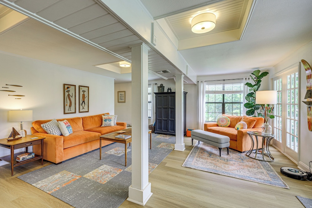 Mod on the Guad Home w/ Lake Mcqueeney Views!