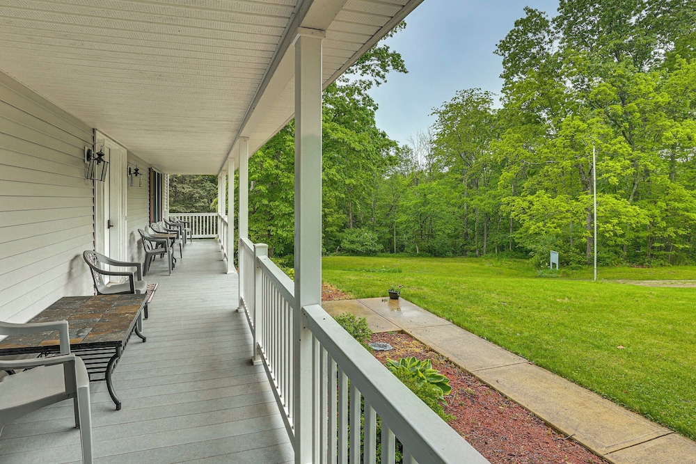 2 Mi to Woodbury Wildlife Area: Cozy Farmhouse!