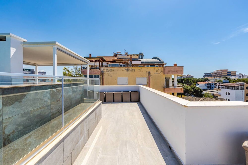 Rooftop Apartment With Private Pool