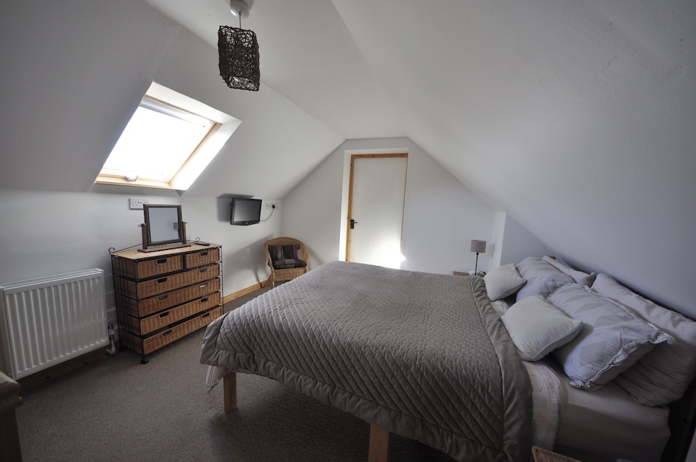 The Chalet is pet Friendly on a Farm Near Malvern