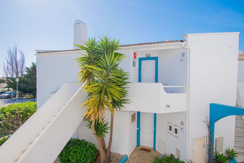 One Bedroom Apartment With a sea View Right by the Croisette Beaches and the Center of Cannes - 2287