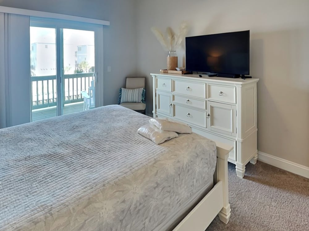 Queens Grant by Topsail Realty