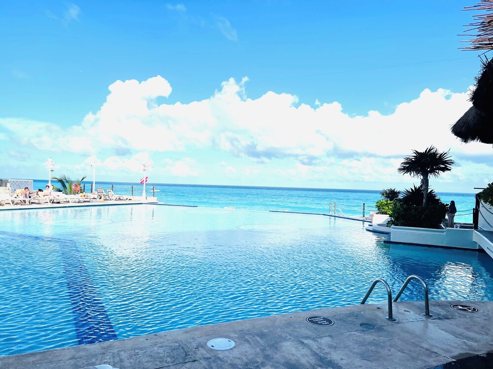 OvaCancun Apartments