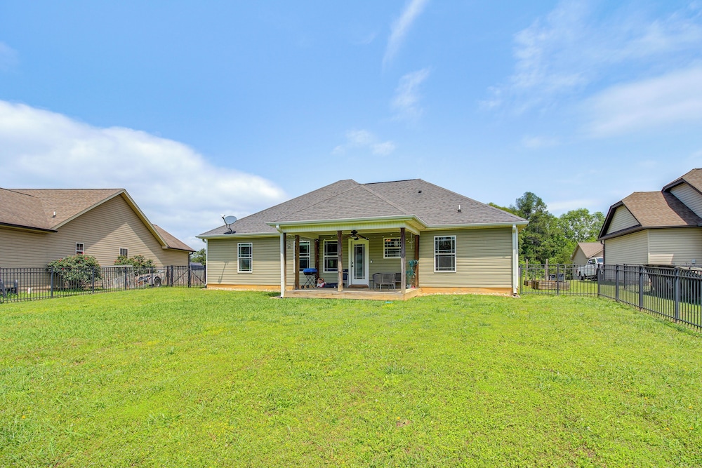 13 Mi to Chattanooga: Family Home w/ Backyard!