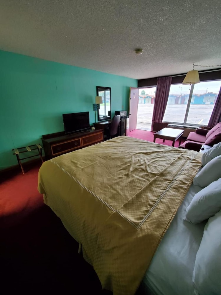 Gray Plaza Motel