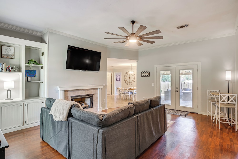 Updated Retreat w/ Outdoor Space in Flowood!