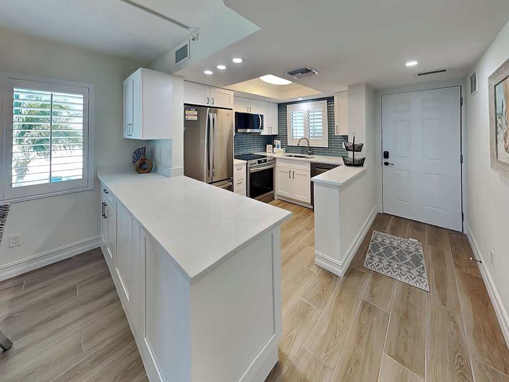 Seaside 4 by Distinctive Beach Rentals