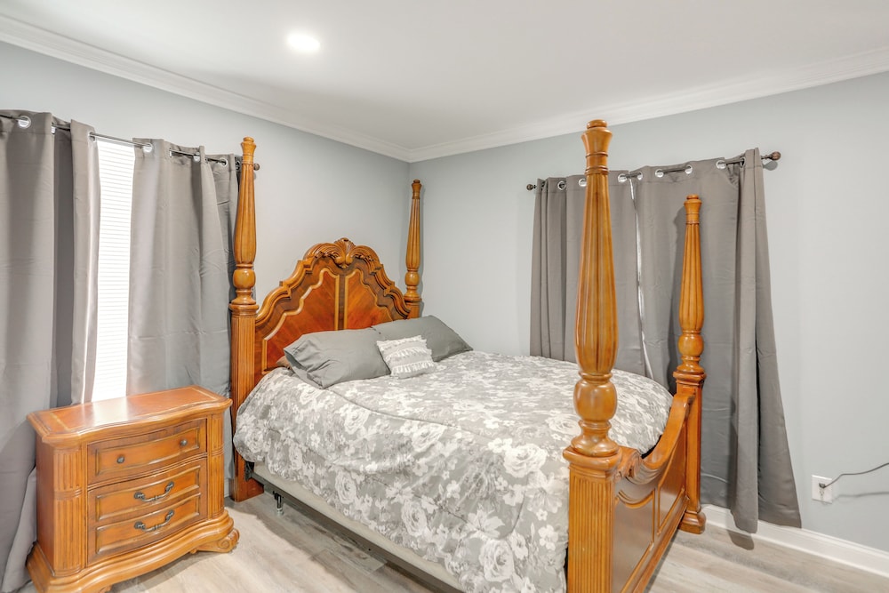 7 Mi to Cedar Point: Retreat w/ Hot Tub & Gazebo