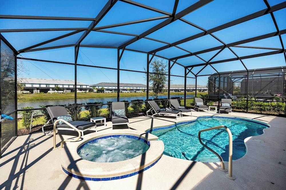Solterra- LakeView - Private Pool & Spa