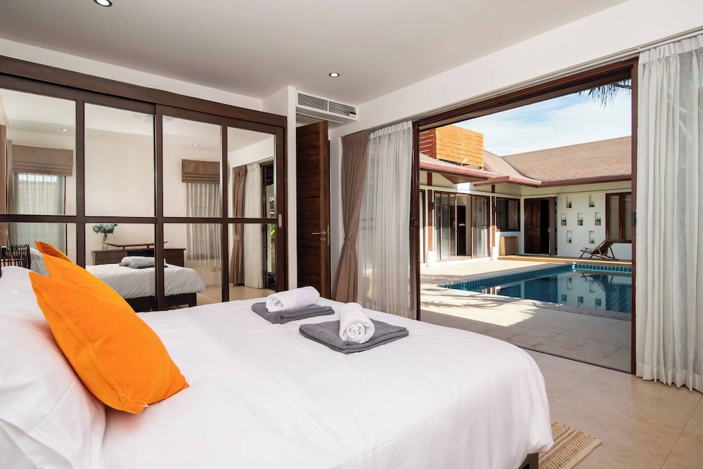 Spacious Private 4 BR Villa With a Working Office