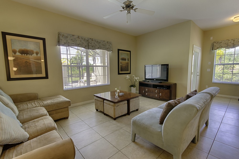 7BR Pool Home Emerald Island by SHV-8409