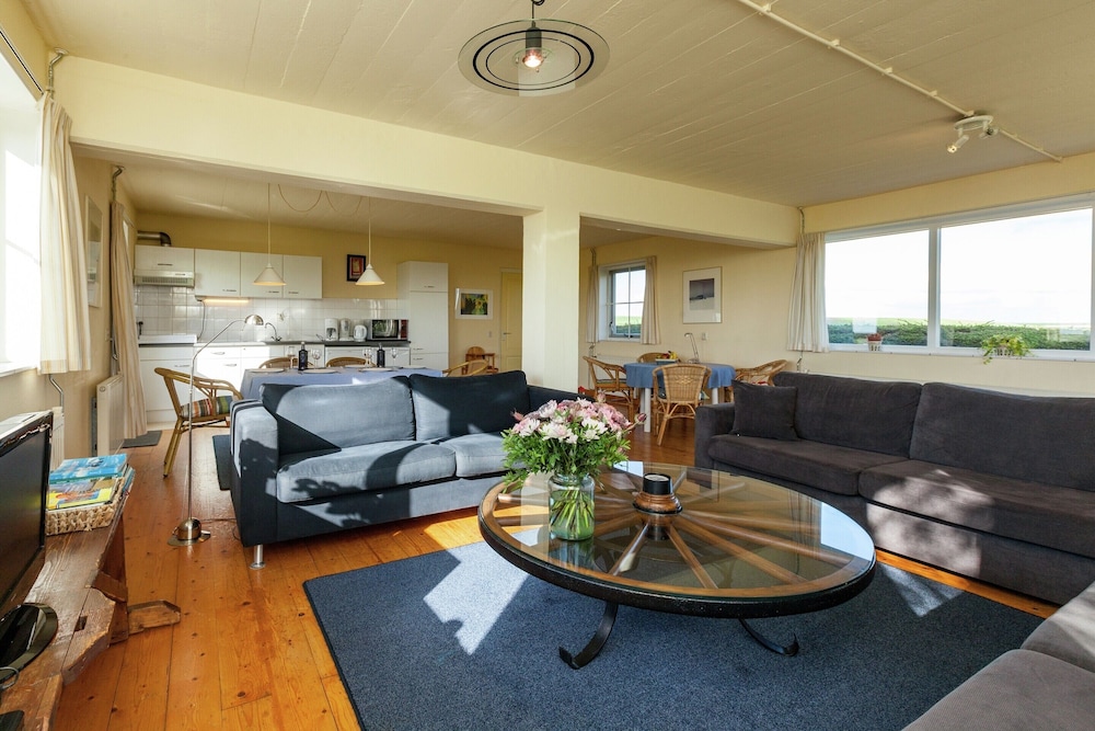 Peaceful Vacation Home With Wide View view 4