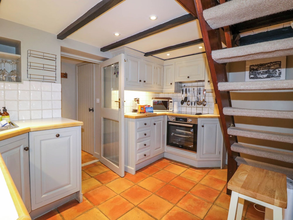 4 Trenhaile Terrace