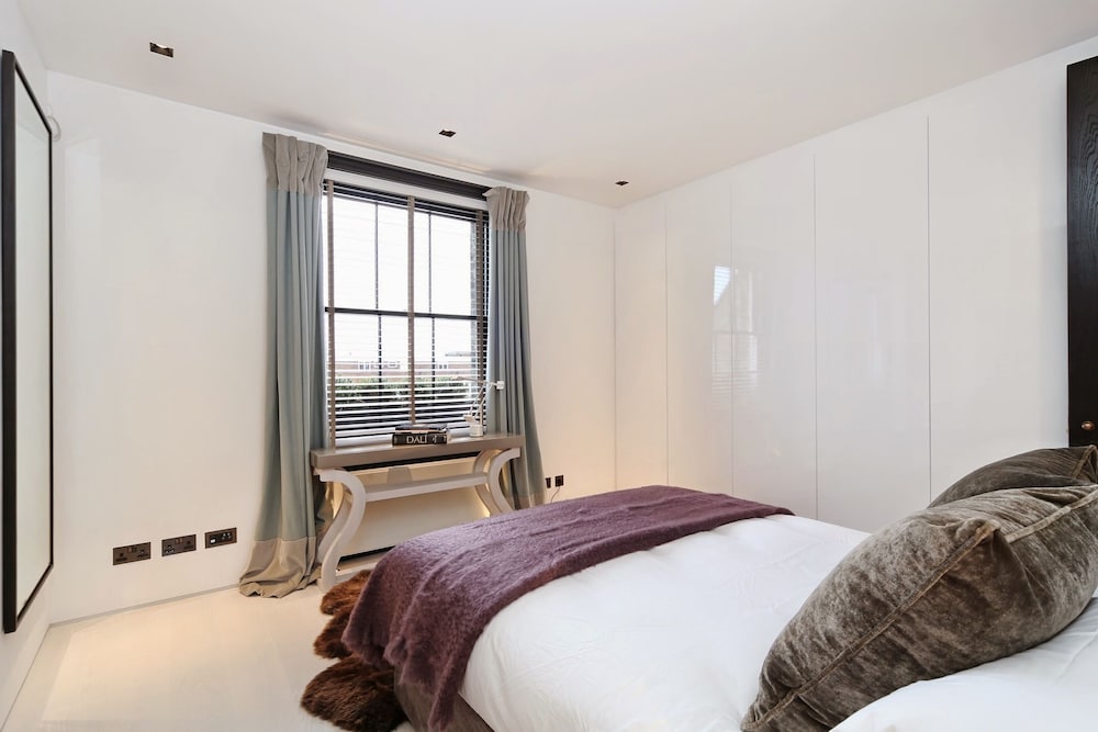 Super Premium - Cadogan Square 3 Bedroom Apartment