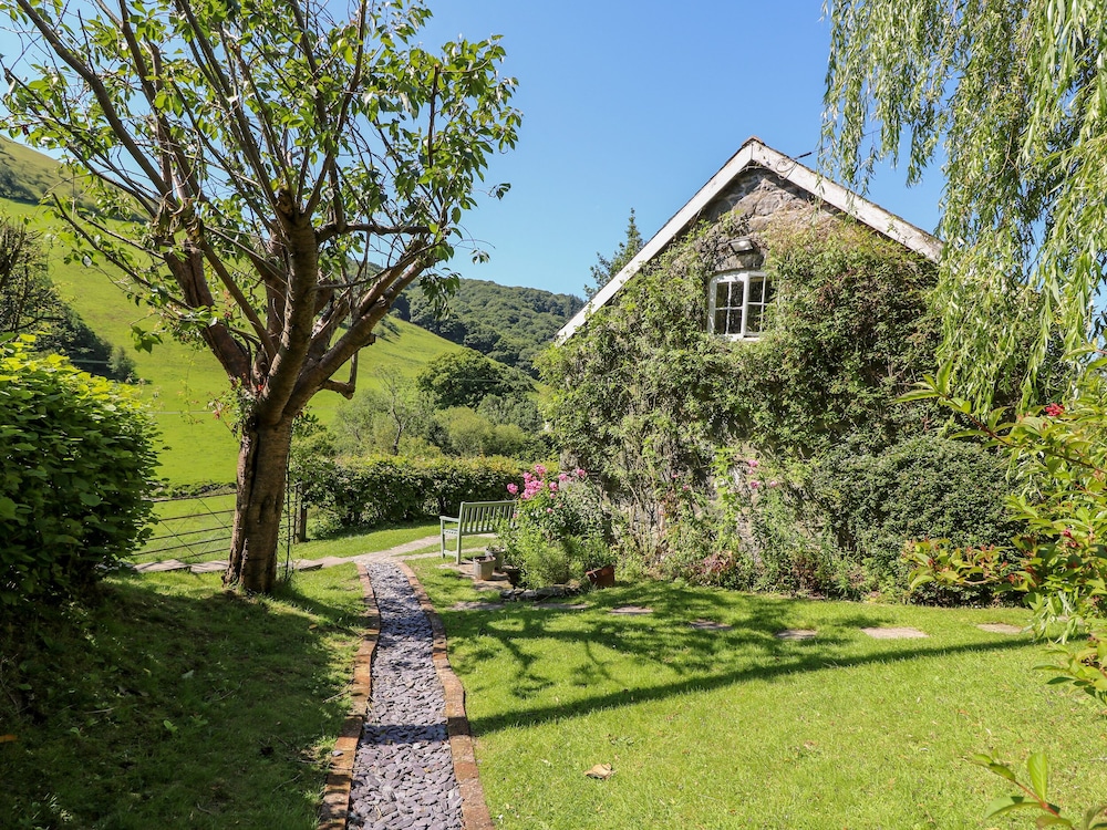 Lower Dolgenau- The Cottage