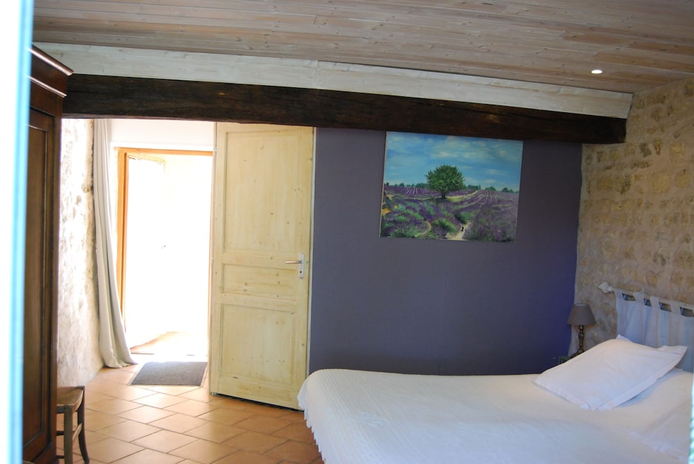 Chambre d'hôtes La Pertuzerie view 2