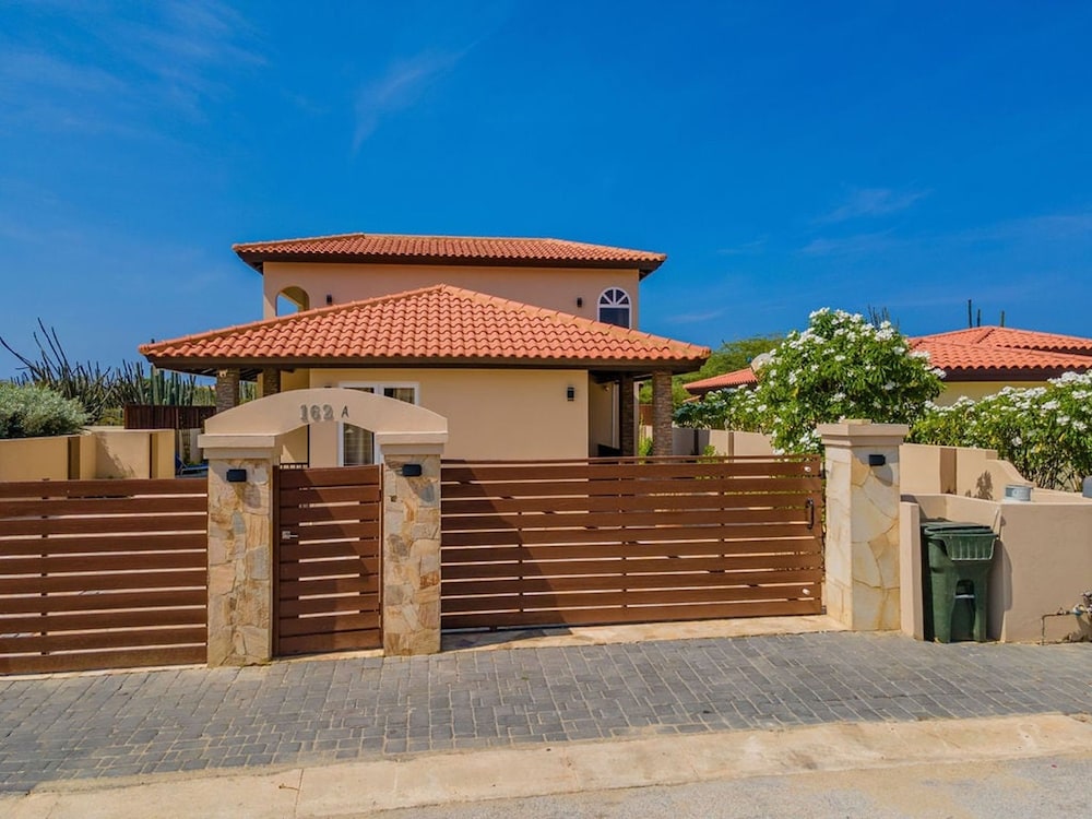 Luxury Noord 3 2 Villa - W Private Saltwater Pool