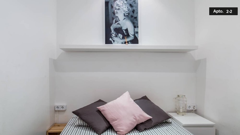 Two Bedroom Apartment in the Heart of the Born 22 photo 5