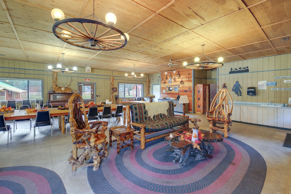 Quaint Deborgia Retreat: Black Diamond Guest Ranch view 2