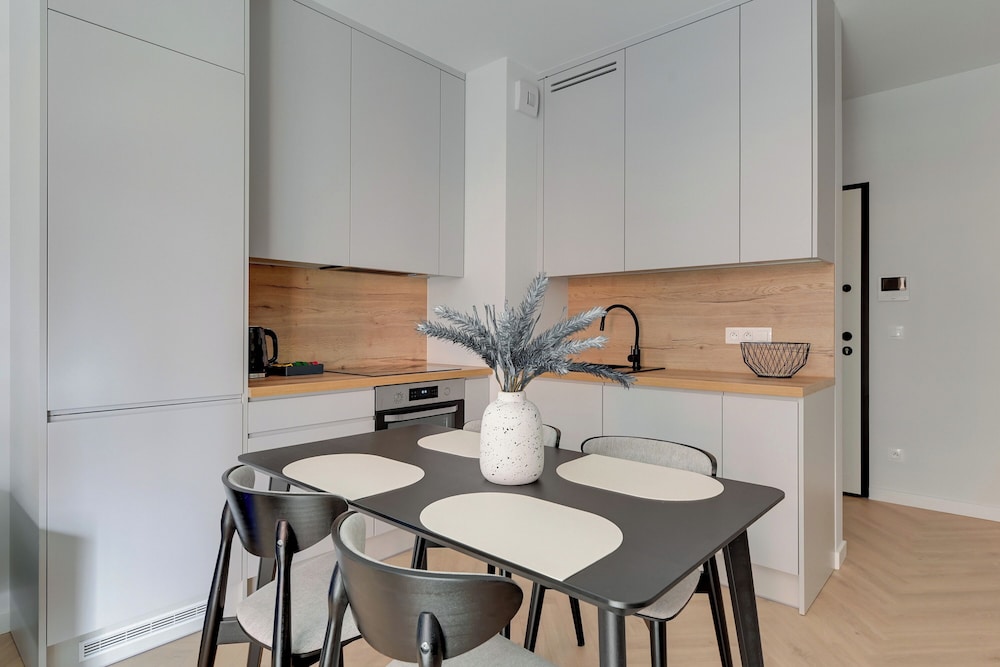 Doki Living - Foodhall & Parking by Downtown Apartments