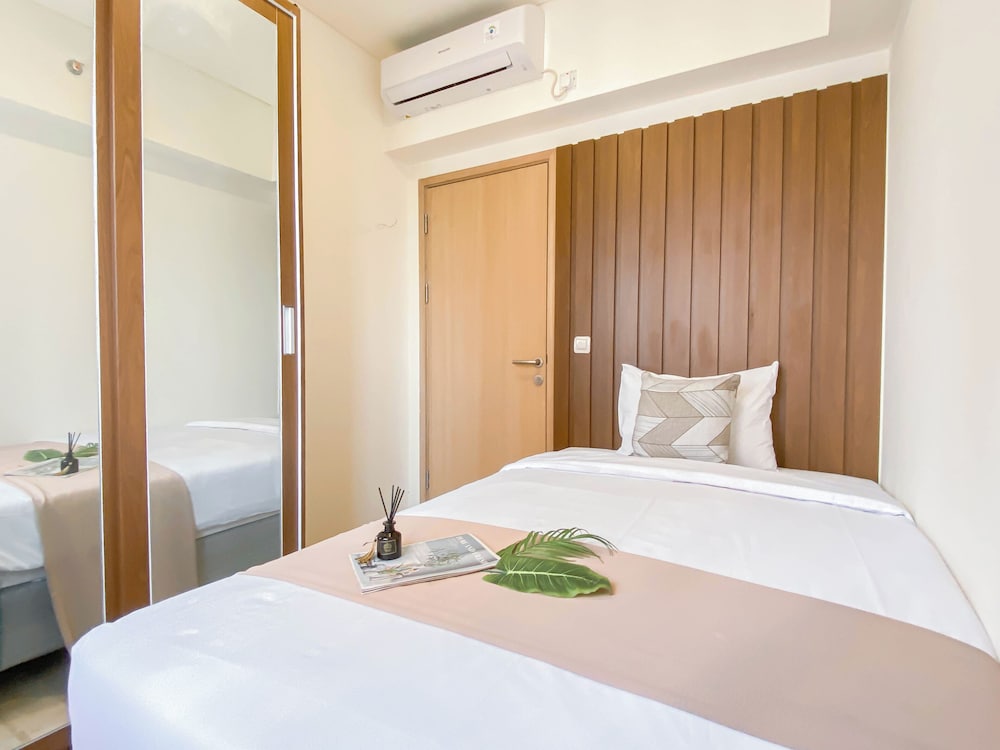 Modern Look And Restful 3Br At Meikarta Apartment