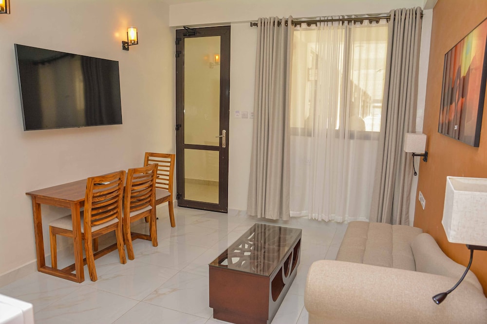 Best Western Jangwani Sea Breeze Hotel