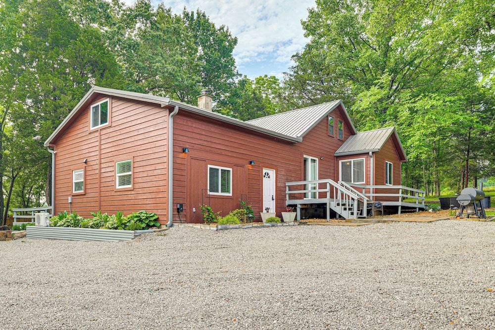 Near Bella Vista Trails & Elk River: Family Home!