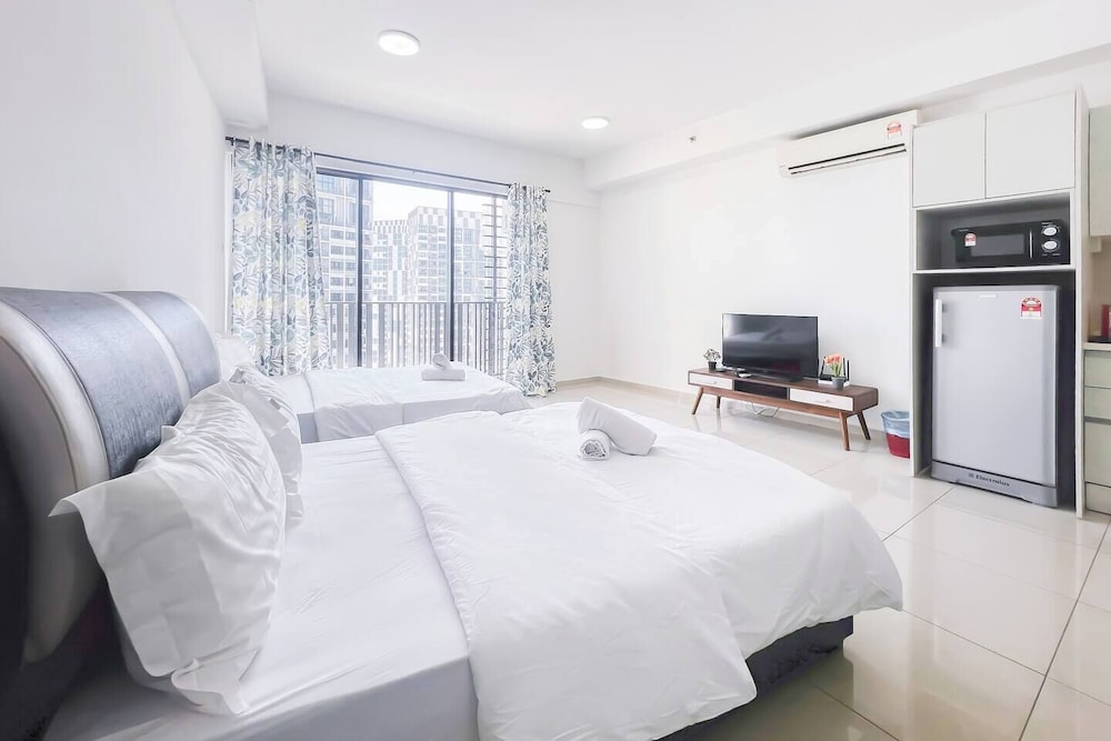 ICity Luxury Condo by Smarthome