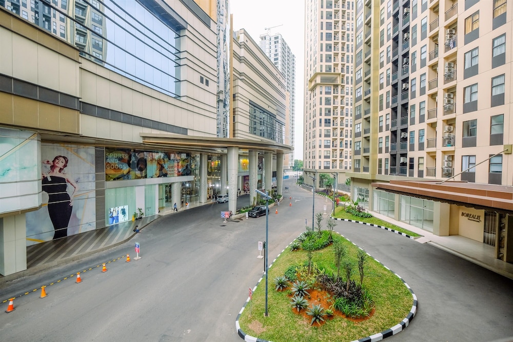Chic And Cozy Studio At Apartment Transpark Cibubur