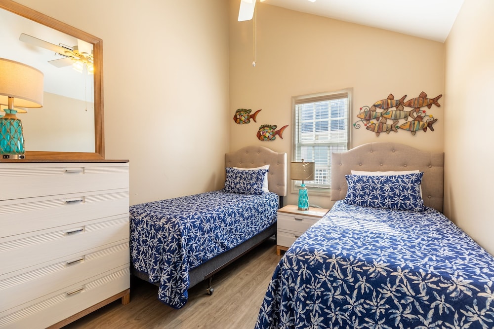 Parrot Perch by Avantstay Old Town Key West w Shared Pool Week Long Stays Only
