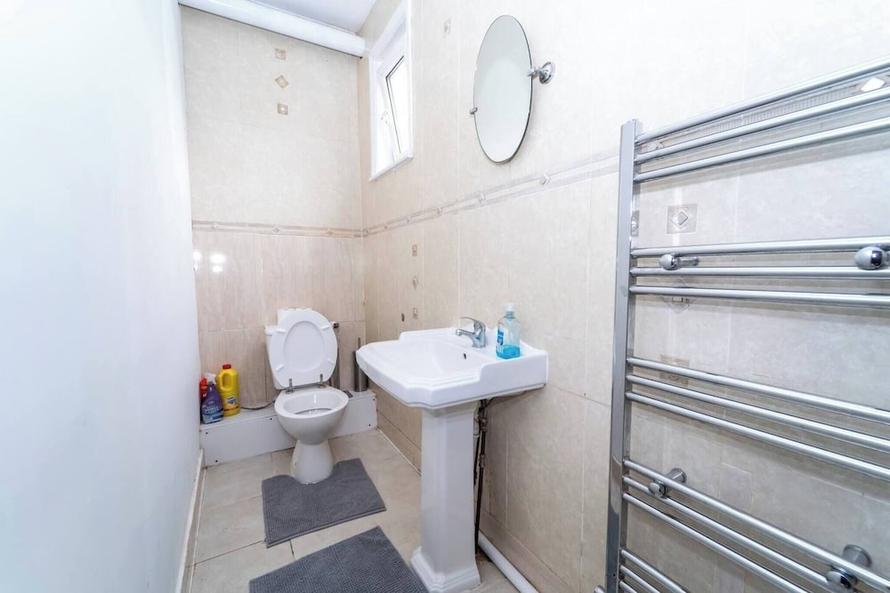 Charming Victorian Home in Heart of Leicester