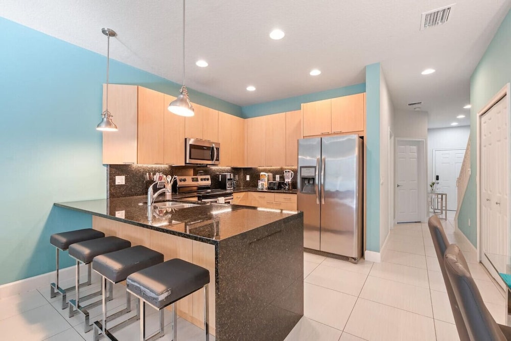 Amazing Family House w pvt Pool - 1605