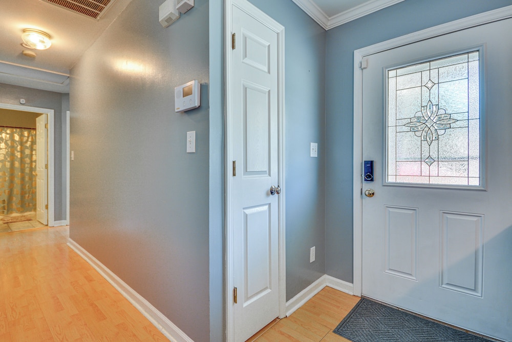 < 4 Mi to Dtwn Greensboro: Renovated Home w/ Yard!