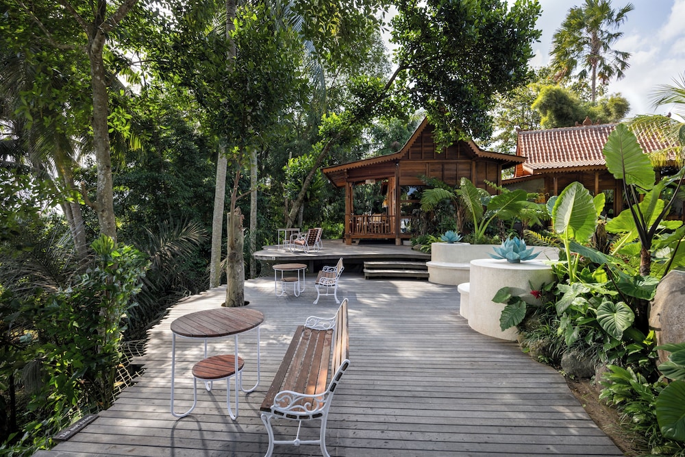 Berlima Wooden Lodge by GenuineHost view 3