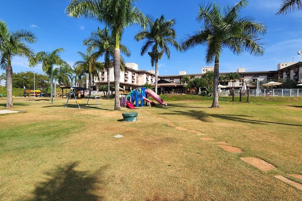 Apt Facing Lake Paranoa - Clr314