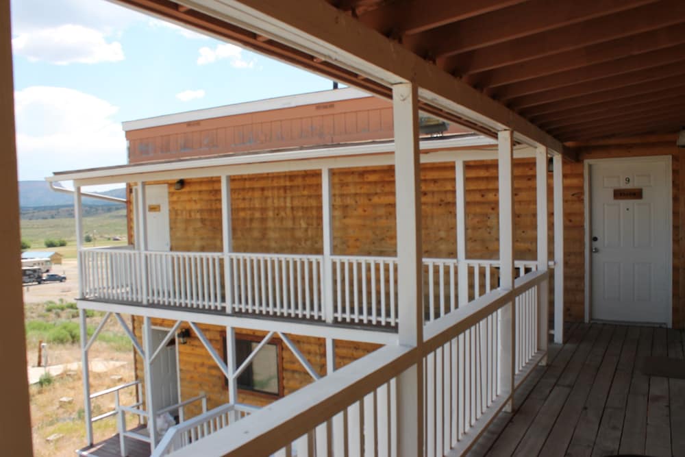 The Riverside Ranch RV Park, Motel & Campground