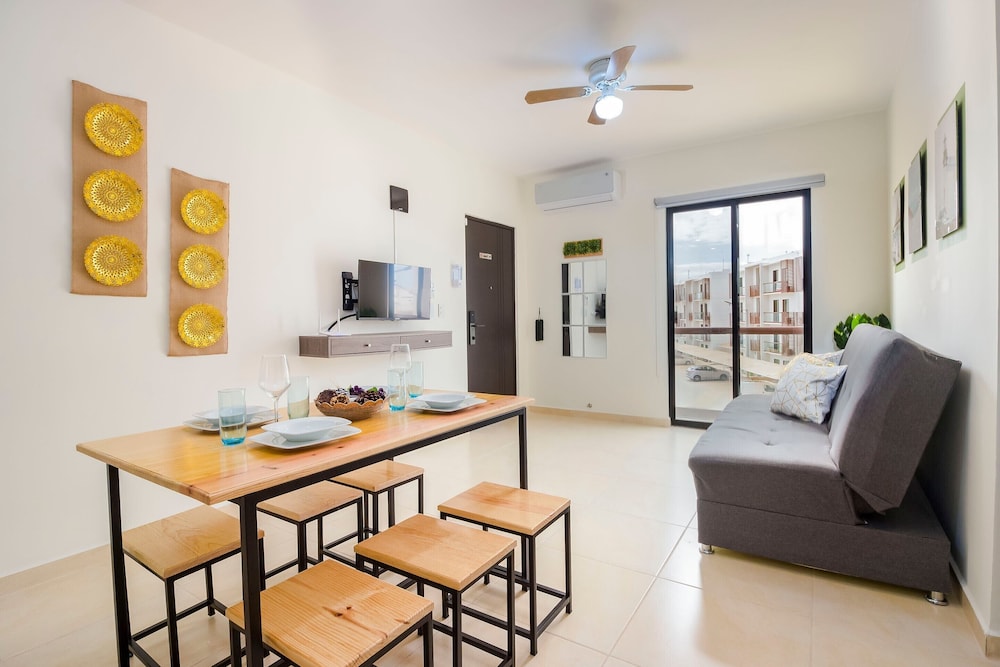 Breezy & Bright Full Apartment
