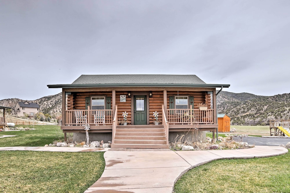 Rustic Cabin Near Palisade State Park w/ Deck!