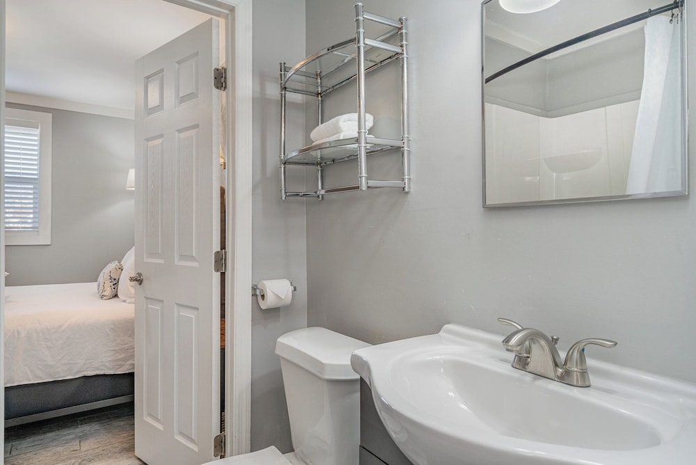 Urban Pearl-2 Bedroom & Private Patio-in Midtown