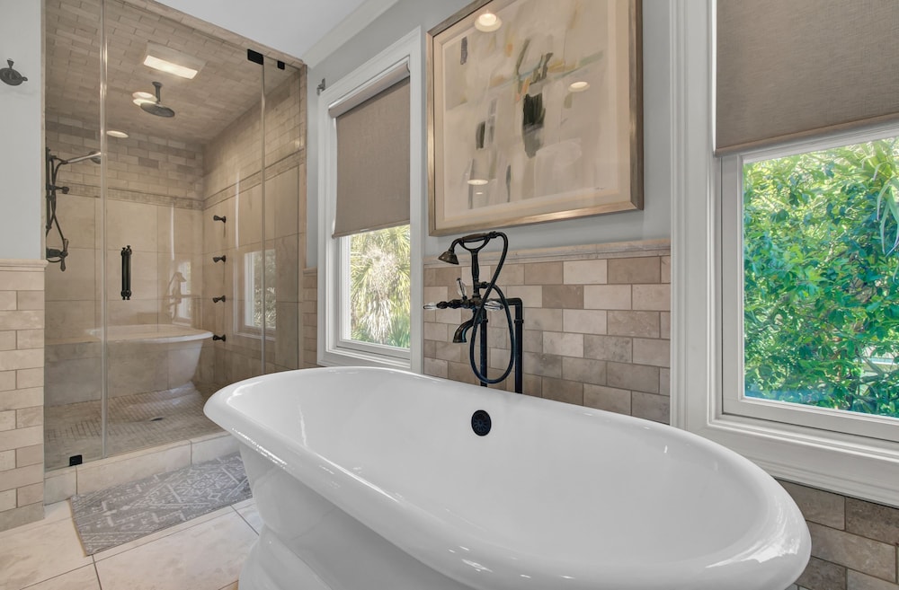 114 Ocean Boulevard by Avantstay Beachfront Infinity Pool Basketball Court Recently Renovated