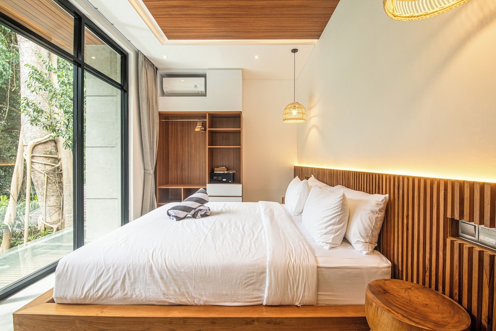 Elegant 5BR Canggu Villa 400m to Pristine Beach