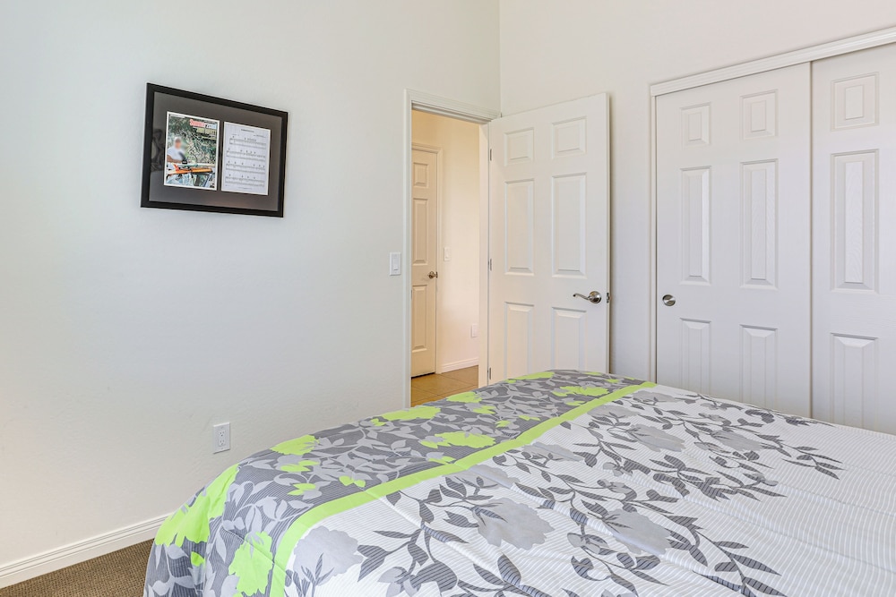 Outdoor Oasis in Goodyear: Stay & Play!