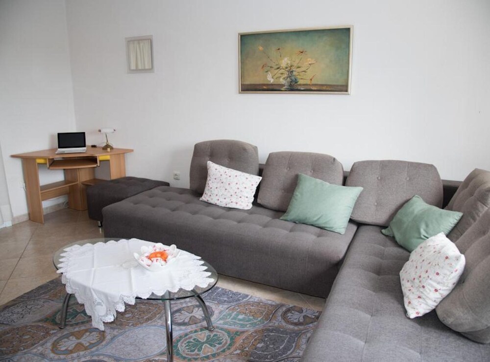 Spacious and Tranquil Apartments With Shared Pool