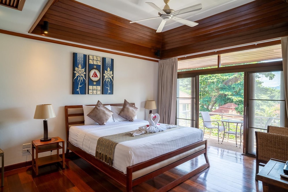 4BR Villa beach walking distance KBR44