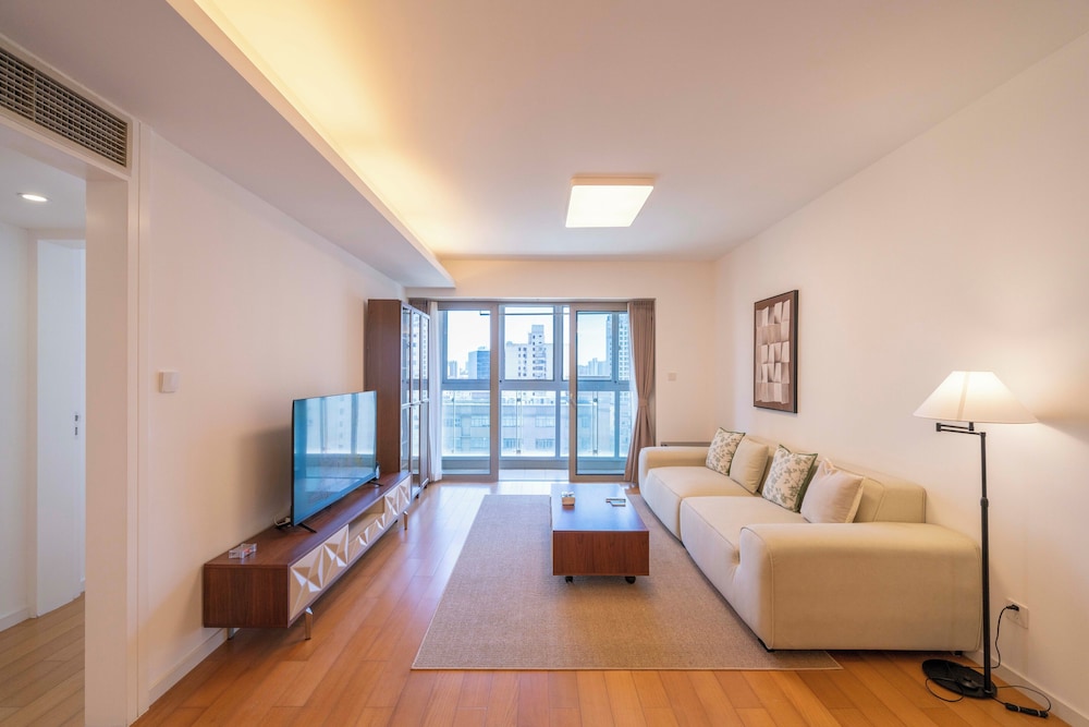 Tyms Elegant 2BR 1BA Apt Walk to Malls