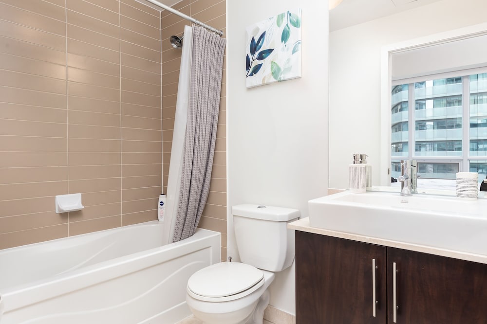 TopLine Suites - Ice Condos