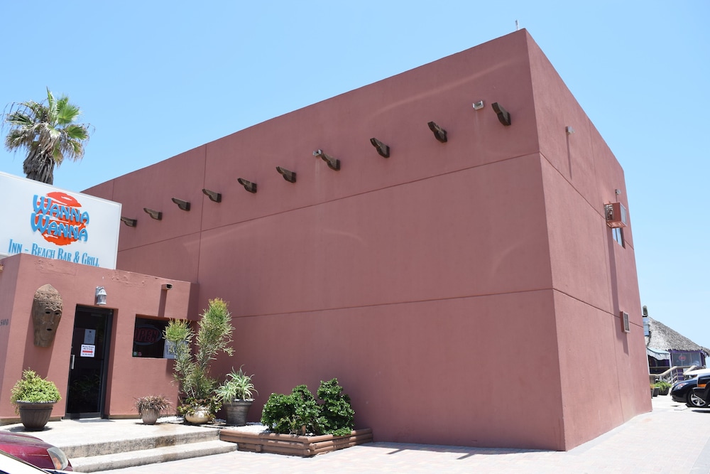 Hotel Wanna Wanna Inn - Image 1