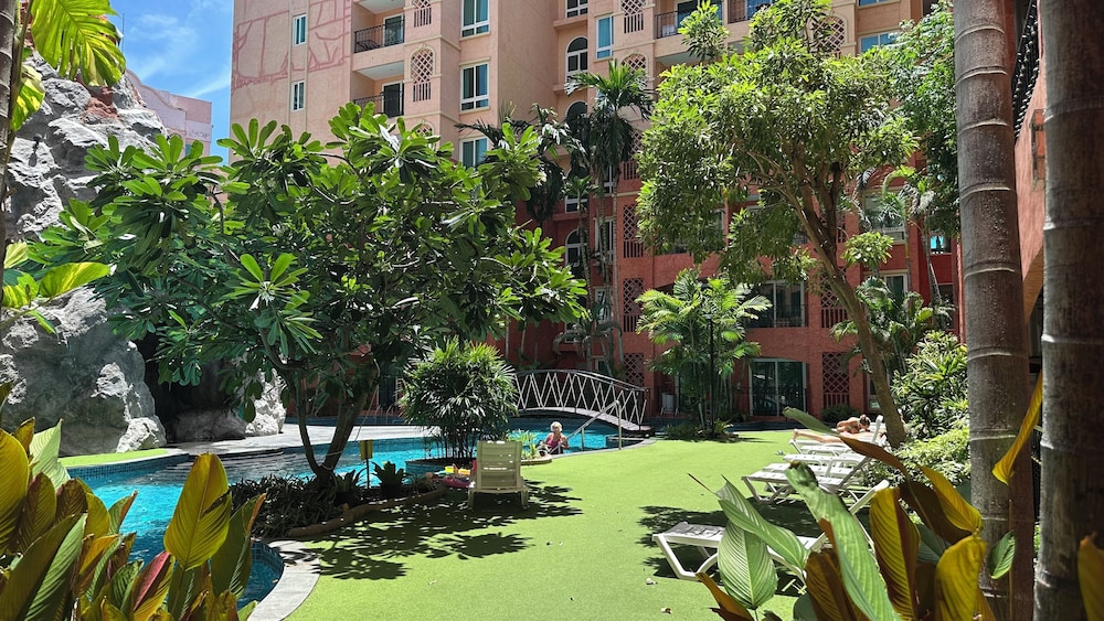 Seven Seas Condo Resort steps to Beach